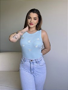 REGATA (BORDADA) BORBOLETINHA - AZUL CLARO