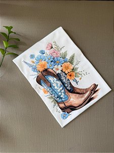 T-SHIRT DTF BOTA AZUL E FLORES - OFF WHITE