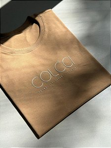 T-SHIRT COLCCI ALTO RELEVO - MARROM SUEDE