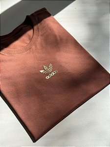 T-SHIRT ADIDAS C/FOIL DOURADO - MARROM