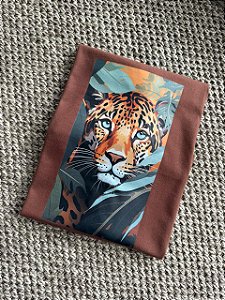 T-SHIRT DTF ONÇA FOLHAS - MARROM