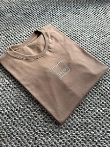 T-SHIRT COLCCI SPORT (ALTO RELEVO) - MARROM TERRA