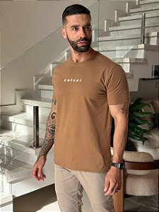 CAMISETA MASCULINA COLCCI ALTO RELEVO - MARROM TERRA