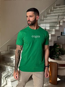 CAMISETA MASCULINA COLCCI STAY TRUE - VERDE BANDEIRA
