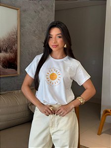 T-SHIRT DTF TODO EXTRAORDINÁRIO COMEÇOU COM UM DIA COMUM - OFF WHITE