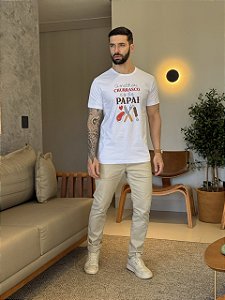 CAMISETA MASCULINA DTF O MELHOR CHURRASCO É O DO PAPAI - BRANCO