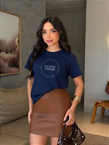 T-SHIRT DTF O QUE TE DESAFIA TE TRANSFORMA - AZUL MARINHO