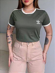 T-SHIRT ADIDAS LISTRAS COM PUNHO - FOLHA SECA