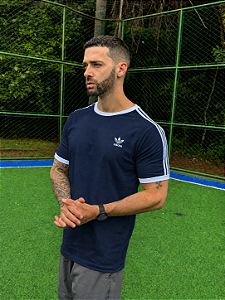 CAMISETA MASCULINA ADIDAS LISTRAS C/PUNHO - AZUL MARINHO