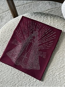 T-SHIRT DTF NOSSA SENHORA STRASS PRATA - BORDO
