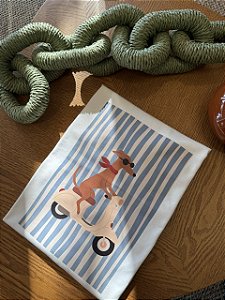 T-SHIRT DTF CACHORRO LAMBRETA AMARELA - OFF WHITE