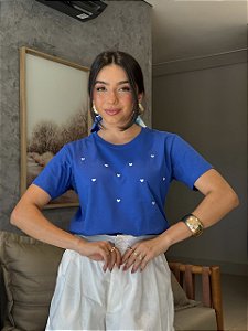 T-SHIRT BORDADA CORAÇÕEZINHOS - AZUL BIC
