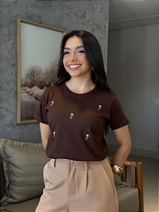 T-SHIRT BORDADA ROSAS - MARROM EXPRESSO