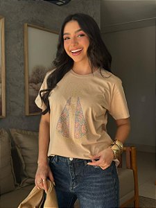 T-SHIRT DTF NOSSA SENHORA CORAÇÃO STRASS - BEGE DUNAS