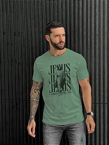CAMISETA MASCULINA DTF JESUS O CAMINHO , A VERDADE, A VIDA - VERD OLIVA