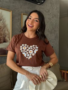 T-SHIRT DTF CORAÇÃO FLORAL - MARROM