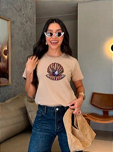 T-SHIRT DTF CONCHA PEROLA BRILHOSA - BEGE DUNAS