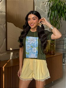 T-SHIRT DTF FLORES BRANCAS PINTURA RELEVO - VERDE MILITAR