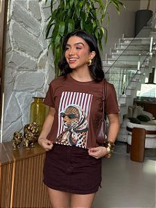 T-SHIRT DTF ONÇA LENÇO E OCULOS - MARROM