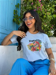 T-SHIRT DTF TROPICAL RIO, PASSAROS COLORIDOS - AZUL CEU