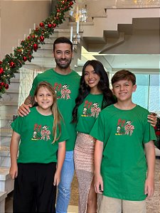 T-SHIRT DTF MICKEY E MINNIE NATAL - VERDE BANDEIRA
