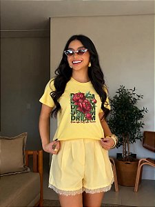 T-SHIRT DTF DREAM PEONIAS - AMARELO MANTEIGA