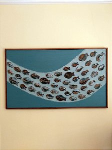Painel cardume de peixes, em cerâmica artesanal sobre madeira 54 X 92 cms