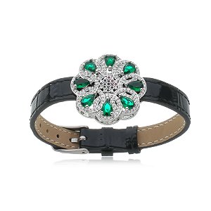 Pulseira de couro com pingente cravejado de zirconia esmeralda