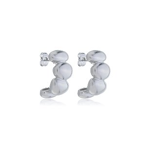 Brinco de argola liso acetinado banho em rodio branco