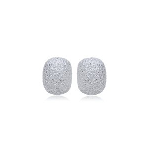 Brinco de base liso acetinado banho em rodio branco