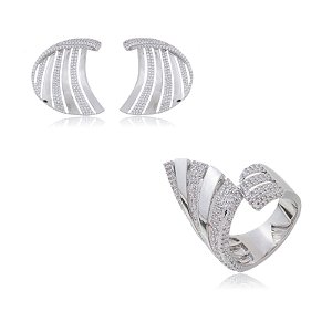 Conjunto de brinco e anel com zirconia cristal com banho em rodio branco