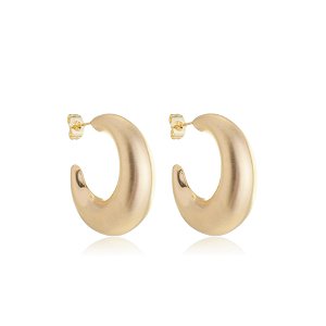 Brinco de argola acetinado com banho em ouro 18k