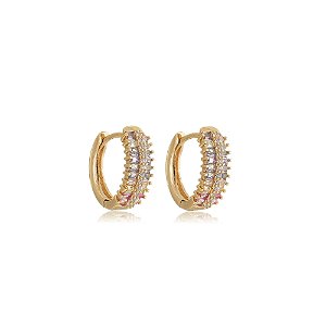 Brinco de argola cravejado de zirconia colorida banho em ouro 18k