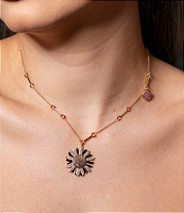 Colar com pingente cravejado de zirconia cristal banho em ouro 18k