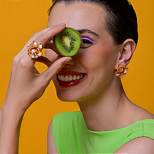 Conjunto de brinco e anel flor acetinado banho em ouro 18K
