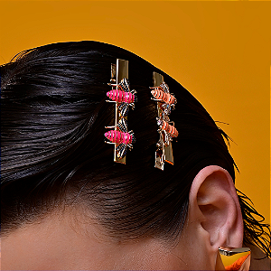 Presilha com acessório esmaltado pink banho em Ouro 18K