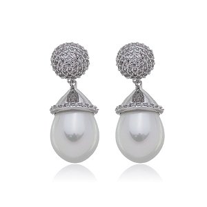 Brinco de perola cravejado de zirconia cristal banho em rodio branco