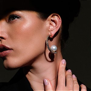 Brinco de argola com perola cravejado de zirconia cristal banho em ouro 18k
