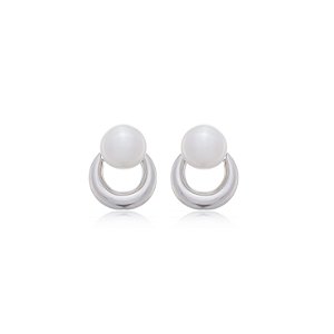 Brinco de perola liso banho em rodio branco