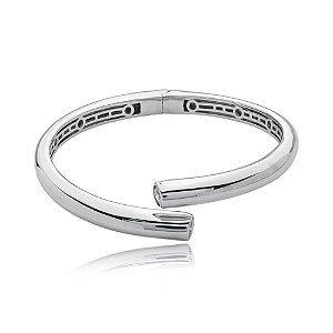 Bracelete liso com detalhe cravejado de zirconia cristal banho em rodio branco