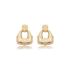 Brinco dourado liso banho em ouro 18K