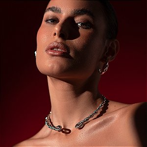 Conjunto de brinco e colar liso acetinado banho em rodio branco