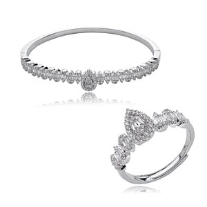Conjunto de anel e bracelete cravejado de zirconia cristal banho em rodio branco