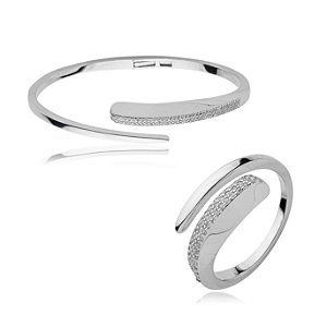 Conjunto de anel e bracelete cravejado de zirconia cristal banho em rodio branco