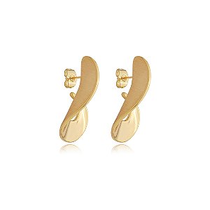 Brinco dourado liso acetinado banho em ouro 18k