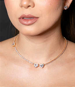 Conjunto de brinco e colar de coração cravejado de zirconia cristal banho em ouro 18k
