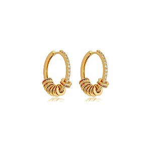 Brinco cravejado de zirconia rainbow banho em ouro 18k