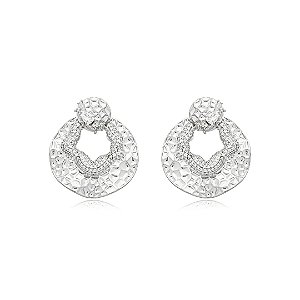 Brinco martelado cravejado de zirconia cristal banho em rodio branco