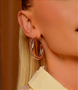 Brinco de argola cravejado de zirconia cristal banho em ouro 18k