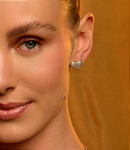 Brinco de coração cravejado de zirconia cristal banho em ouro 18k